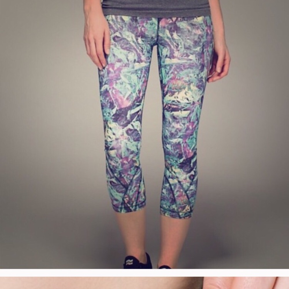 Lululemon Top Speed Knee Crops Iridescent 19” Run Size 6